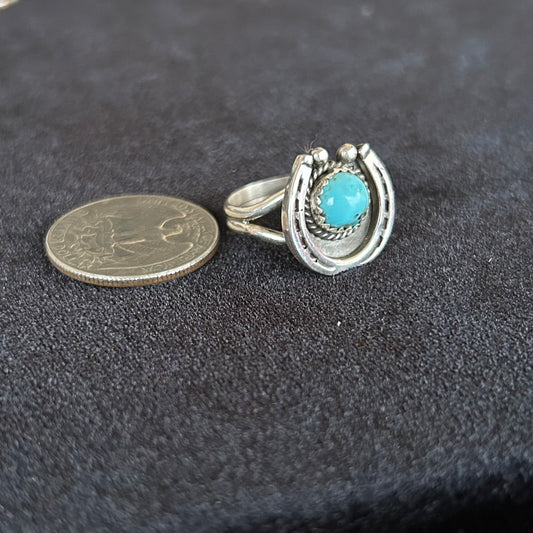 Horseshoe ring